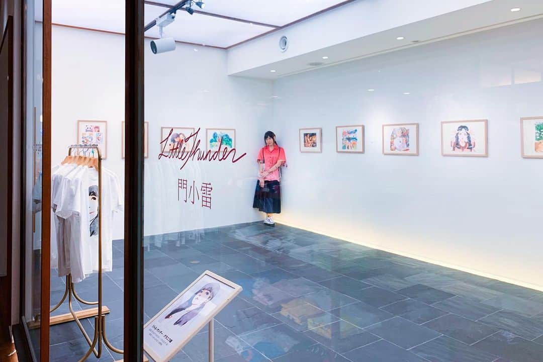 門小雷さんのインスタグラム写真 - (門小雷Instagram)「今年舉辦的個展及聯展 ⠀⠀⠀ 7月「PEEK」at L'illustre Galerie Le Monde (TOKYO) ⠀⠀⠀ 7月「Little Thunder Pop-up Exhibition」at Graniph Harajuku (TOKYO) ⠀⠀⠀ 9月「藻與浪與無限 台北站」at Mangasick (TAIPEI） ⠀⠀⠀ 9月「藻與浪與無限 香港站」at Parallel Space (HONG KONG) ⠀⠀⠀ 11月 聯展「東アジアのインディ・コミック・アートブック展」at Books&Gallery POPOTAME (TOKYO) (Artist：Gao Yan/ Byun Younggeun/ Little Thunder) ⠀⠀⠀ 感謝所有曾幫助和支持我的人。」12月31日 1時52分 - littlethunder