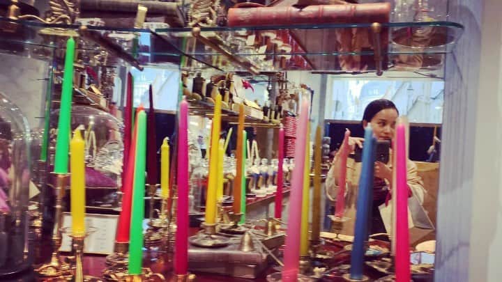 滴草由実のインスタグラム：「#2019 #ありがとう  #旅記録  #今年の思い出  #老舗のキャンドルショップ」