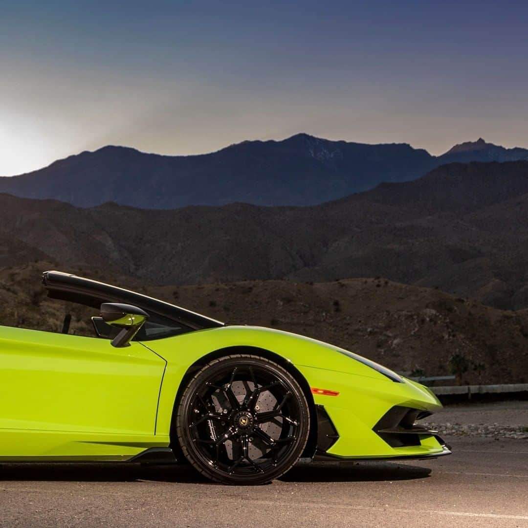 ランボルギーニさんのインスタグラム写真 - (ランボルギーニInstagram)「Perfection may have many definitions, but they all have one thing in common: beauty. Which part of the Lamborghini Aventador SVJ Roadster do you like the most?  #Lamborghini #AventadorSVJRoadster」12月31日 2時00分 - lamborghini