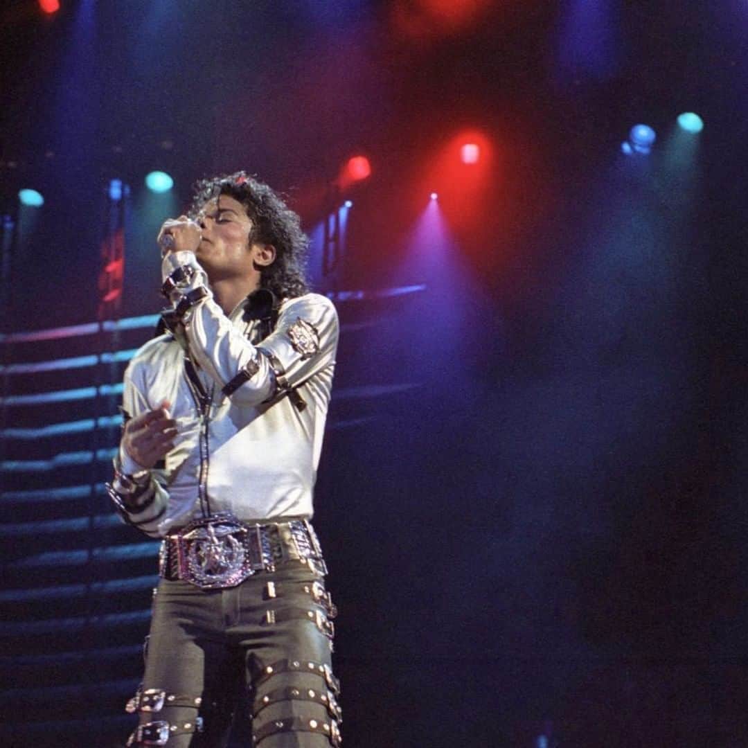 マイケル・ジャクソンさんのインスタグラム写真 - (マイケル・ジャクソンInstagram)「“Music is tapestry, it’s different layers, it’s weaving in and out, and if you look at it in layers, you understand it better.” – Michael Jackson #MJ #music #GOAT」12月31日 2時00分 - michaeljackson