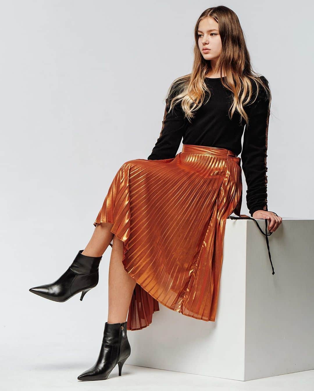 のインスタグラム：「Are you ready to shine?  #beannaritan #annaritan #fw19」