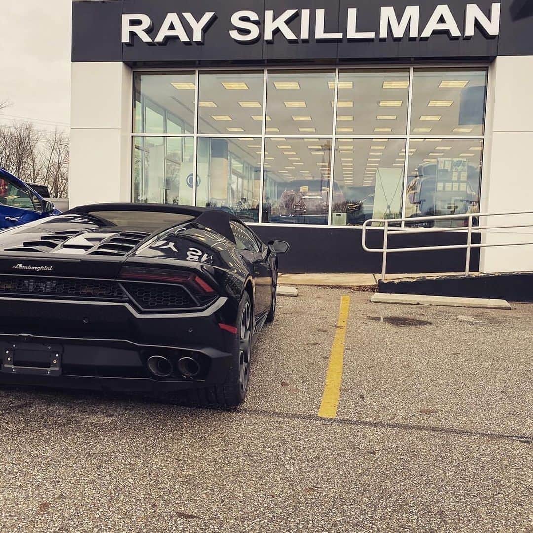 CarsWithoutLimitsさんのインスタグラム写真 - (CarsWithoutLimitsInstagram)「Who wants this super cheap Huracan Spyder from @RaySkillManAutoGroup. Hit up @toemihaughn for more info #carswithoutlimits #huracanspyder」12月31日 2時14分 - carswithoutlimits