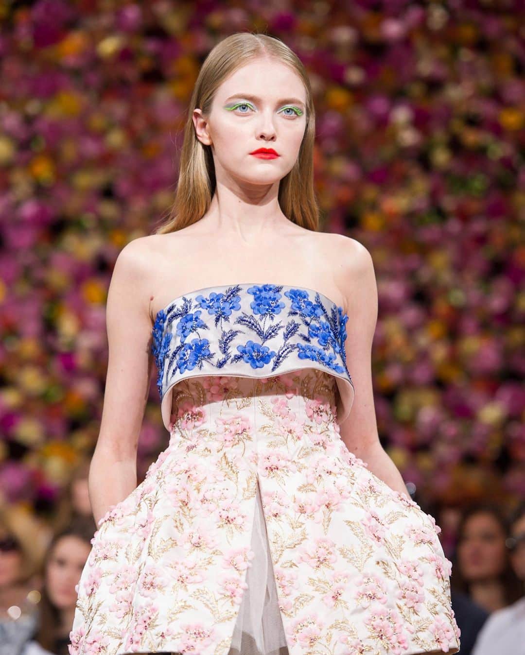 Fashion Weekのインスタグラム：「Rocco runway featuring haute couture at its finest this decade on the runway at @dior's haute couture Fall 2012 collection. 🌹Photos by @gettyimages.」