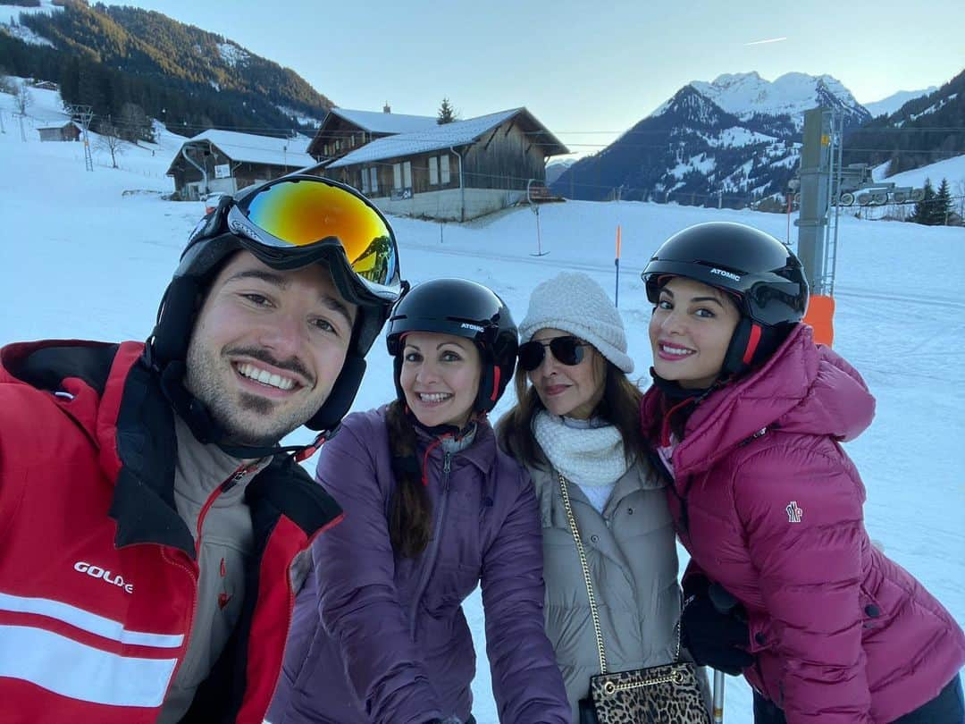 Jacqueline Fernandezさんのインスタグラム写真 - (Jacqueline FernandezInstagram)「Great ski lesson with @fabioush gearing up for 2020!! 💖💖」12月31日 2時22分 - jacquelienefernandez