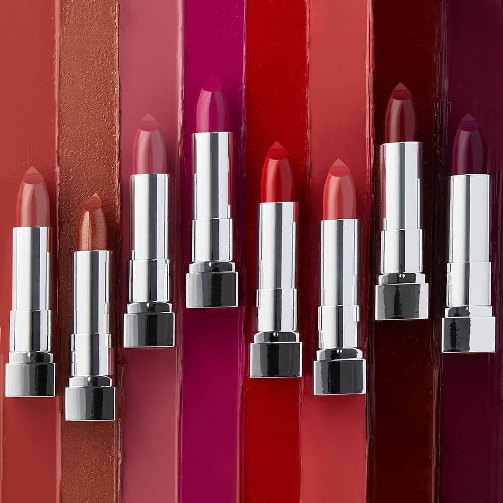 Maybelline New Yorkさんのインスタグラム写真 - (Maybelline New YorkInstagram)「Meet our NEW #colorsensational lippies! This hydrating lipstick, infused with shea butter is now available in new packaging and rich pigmented shades of nudes, pinks, reds and plums! Find them online now and in stores in January! 💄 Tag a friend that needs to treat themselves to a new lipstick in the new year!」12月31日 2時40分 - maybelline