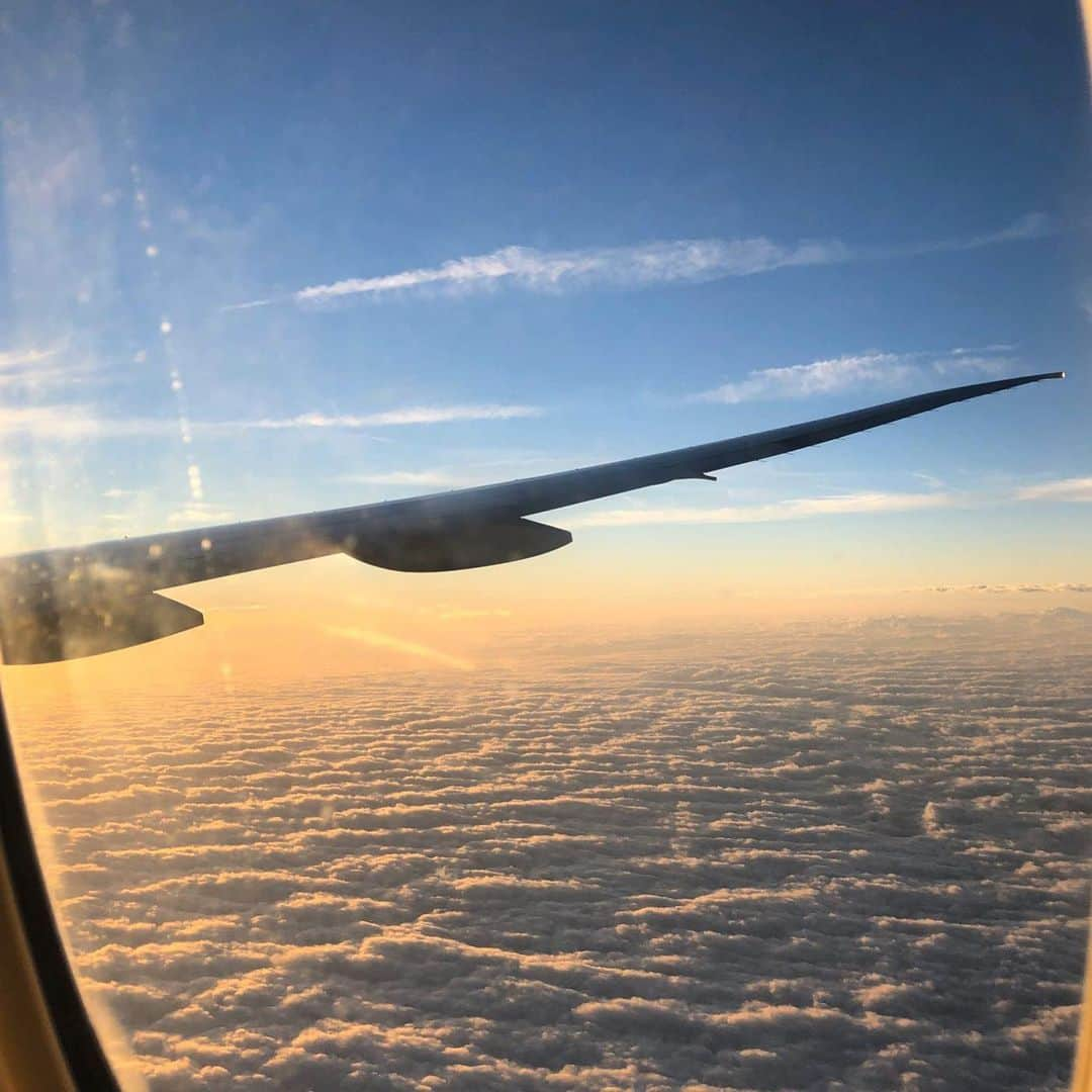 アントネラ・ロクソさんのインスタグラム写真 - (アントネラ・ロクソInstagram)「Sueña sin miedos, Vive sin límites, Viaja sin fronteras 💙✈️」12月31日 2時38分 - antonelaroccuzzo