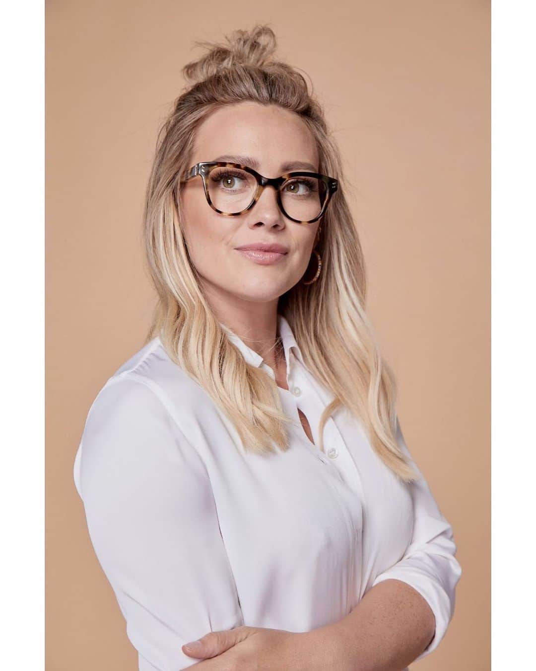 ヒラリー・ダフさんのインスタグラム写真 - (ヒラリー・ダフInstagram)「I love my AM/ PM eyewear collection with @GlassesUSA ❤  Find the perfect pair that accompanies you from sunrise to sunset and gets your look 2020 ready!  Muse x Hilary Duff is having a special End of the Year Sale: 25% OFF all frames 🎉 Link in bio. 👓 - Gloria  #MusexHilaryDuff #GlassesUSA #glassesusapartner」12月31日 2時38分 - hilaryduff