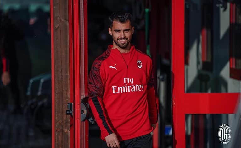 ヘスス・フェルナンデス・サエスのインスタグラム：「WE ARE BACK...2019 🔚🏁 @acmilan @pumafootball」