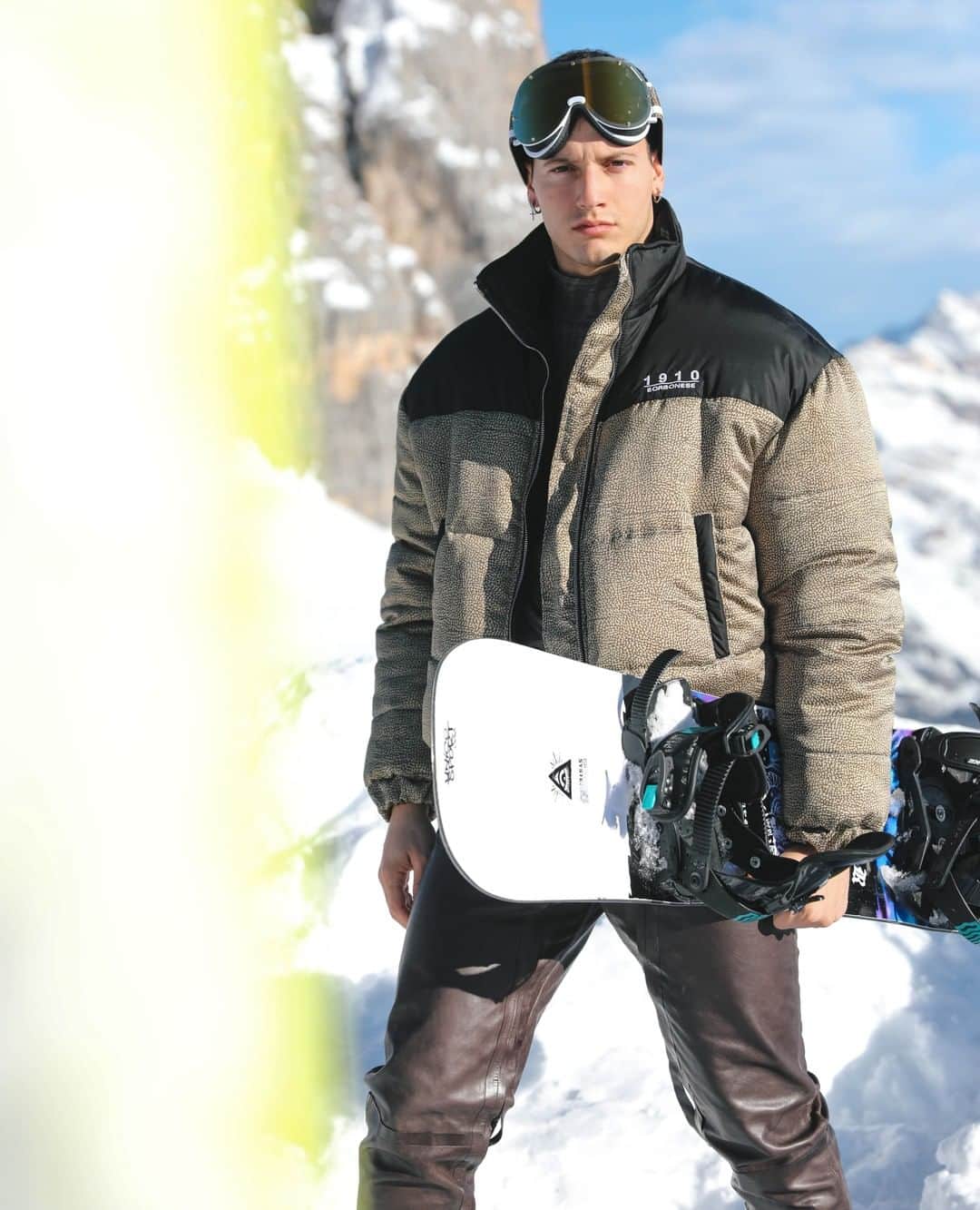 ボルボネーゼさんのインスタグラム写真 - (ボルボネーゼInstagram)「Are you ready to go snowboarding?⁠ Gabriele wears the #OPSKIMASK from the Luna 50th anniversary capsule collection &  the #DownJacket180. ⁠ The perfect look for the slopes!⁠ ⁠ #Luna50th #50thANNIVERSARY #FW2019 #limitededition ⁠ @gabesposito⁠ ⁠」12月31日 3時00分 - borbonese