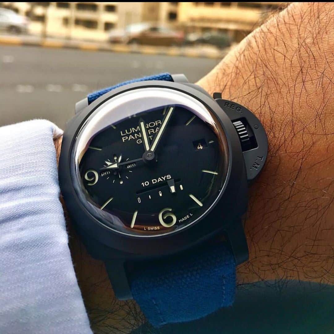 パネライのインスタグラム：「Love the black and blue combo.  The #Panerai #PAM335 Ceramic 10 Day GMT.  One of my absolute favorites. Pic by @mabulqassem #paneraicentral」