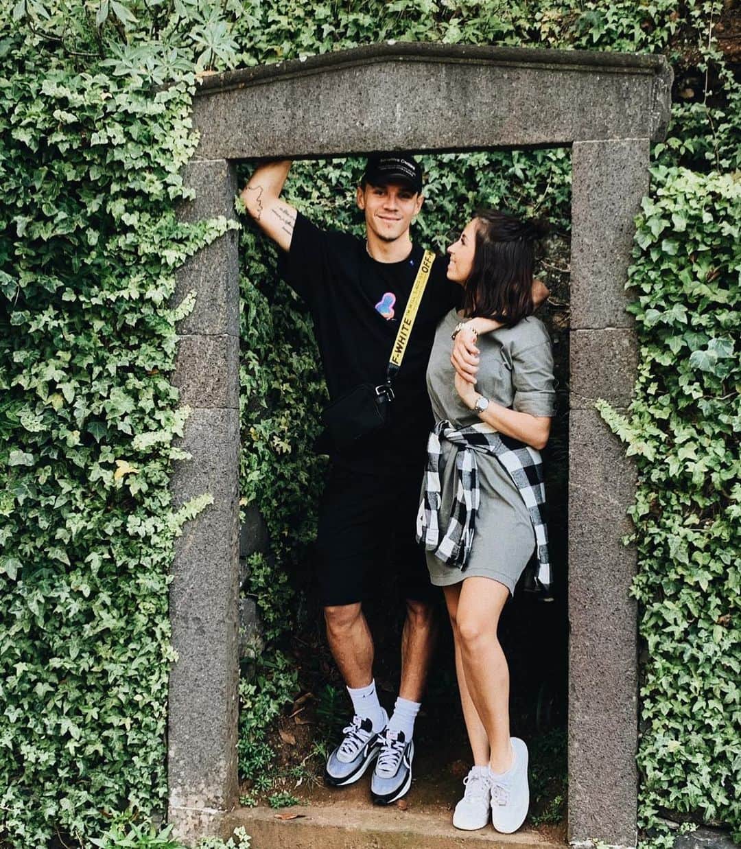 アルフレッド・モラレスのインスタグラム：「My better half. 🤞🏼❤️💍」