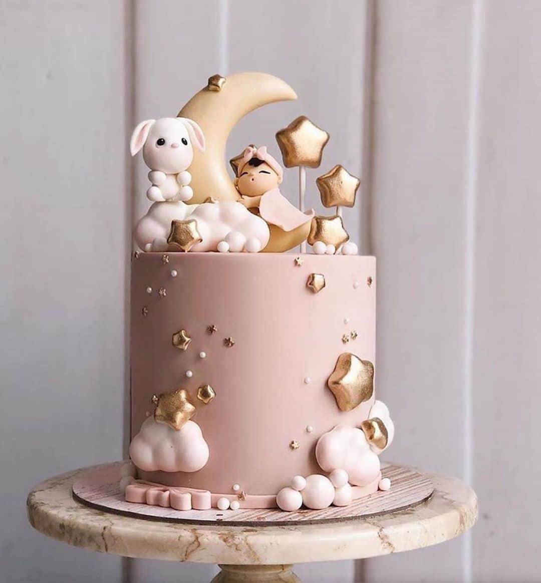 Anastasia Beverly Hillsさんのインスタグラム写真 - (Anastasia Beverly HillsInstagram)「If you plan to bake a cake for New Year’s Eve party , get Inspired by @duchess.bakes from Jakarta 💫so much talent , this is art and  we all can appreciate that so much.!!what’s your favorite ?❤️🙏🏻. thank  you @elysian360  for reposting 💫」12月31日 3時48分 - anastasiabeverlyhills