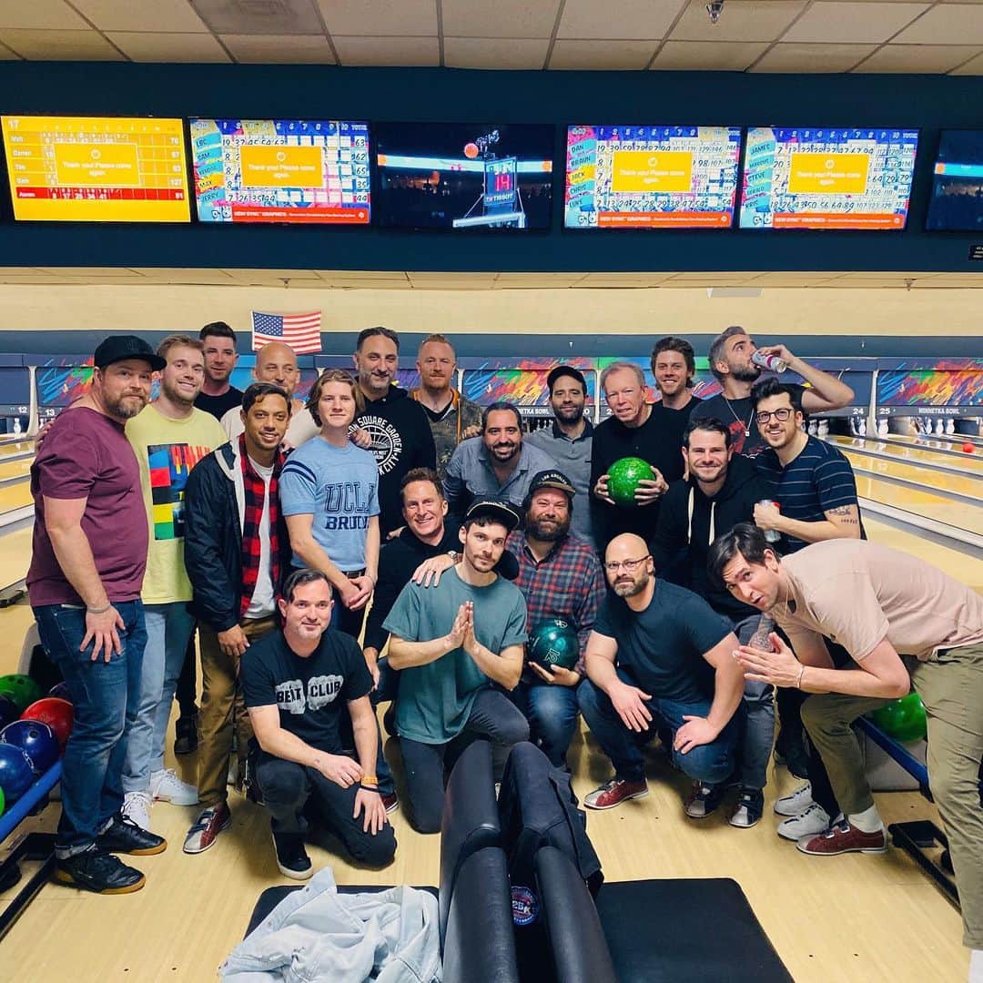 マシュー・カマのインスタグラム：「The best friends a bachelor could ask for 🖤 Thanks to my brother for my very appropriate bachelor party at Winnetka Bowl」