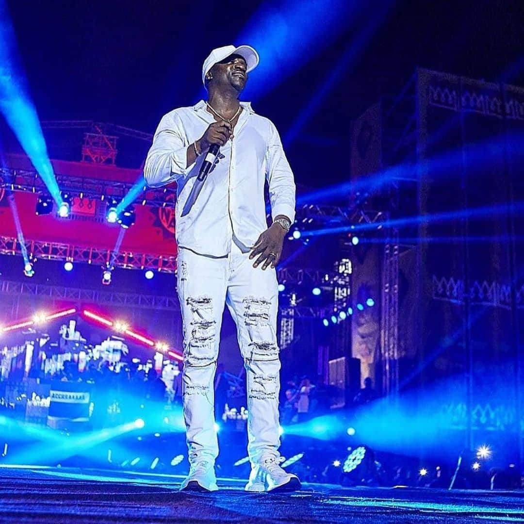 エイコンさんのインスタグラム写真 - (エイコンInstagram)「Me and my lil bro @wizkidayo at AFRONATION Ghana!」12月31日 4時04分 - akon