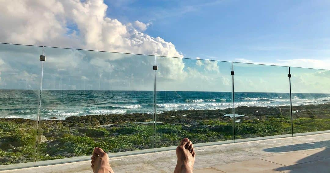 アフィオン・クロケットさんのインスタグラム写真 - (アフィオン・クロケットInstagram)「I call this post “Winter” 🏝🌊🌤👑😍 . . #affioncrockett #vacay #summerwinter #palmtreelove #oceanlove #views」12月31日 4時11分 - affioncrockett