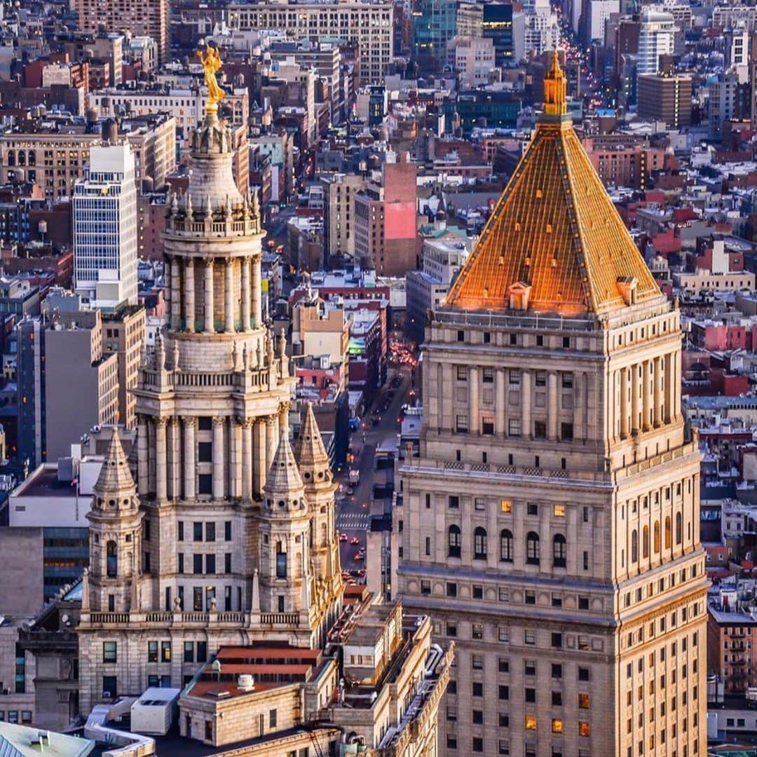 のインスタグラム：「The Manhattan Municipal Building in lower Manhattan captured by @nyclovesnyc  #bondno9 #bondno9ny #newyork #newyorkcity #nyc #fidi #fragrance #perfume #love」