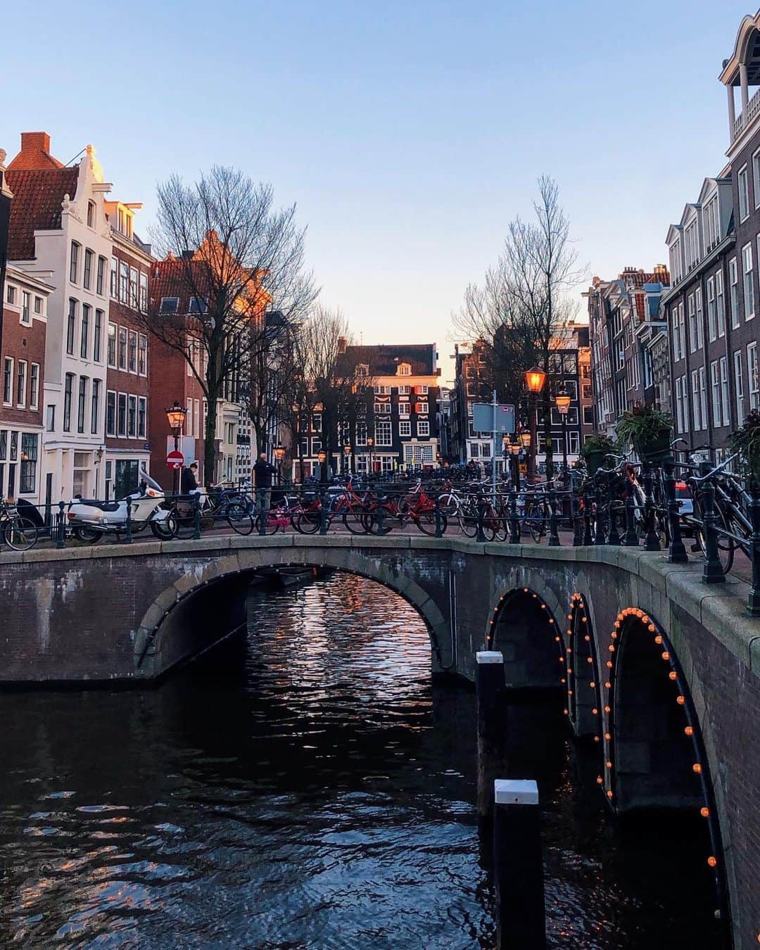 アンディー・トレスさんのインスタグラム写真 - (アンディー・トレスInstagram)「Amsterdam on the second last day of this decade 🧡 #amsterdam #home」12月31日 4時36分 - stylescrapbook