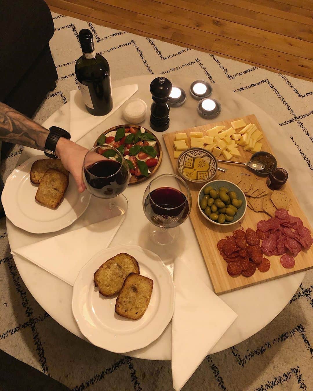 イザベル・オルソンのインスタグラム：「Firar av de sista dagarna på 2019 med han som gjorde hela året ❤️」