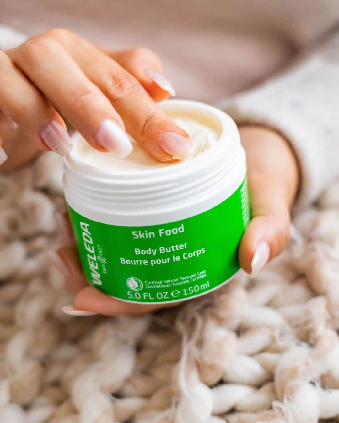 Weledaのインスタグラム：「Don't let winter skin get you down! 💚 Our Skin Food Body Butter helps protect skin from drying out and provides long-lasting moisture. Do you use it yet? #WeledaSkinFood」