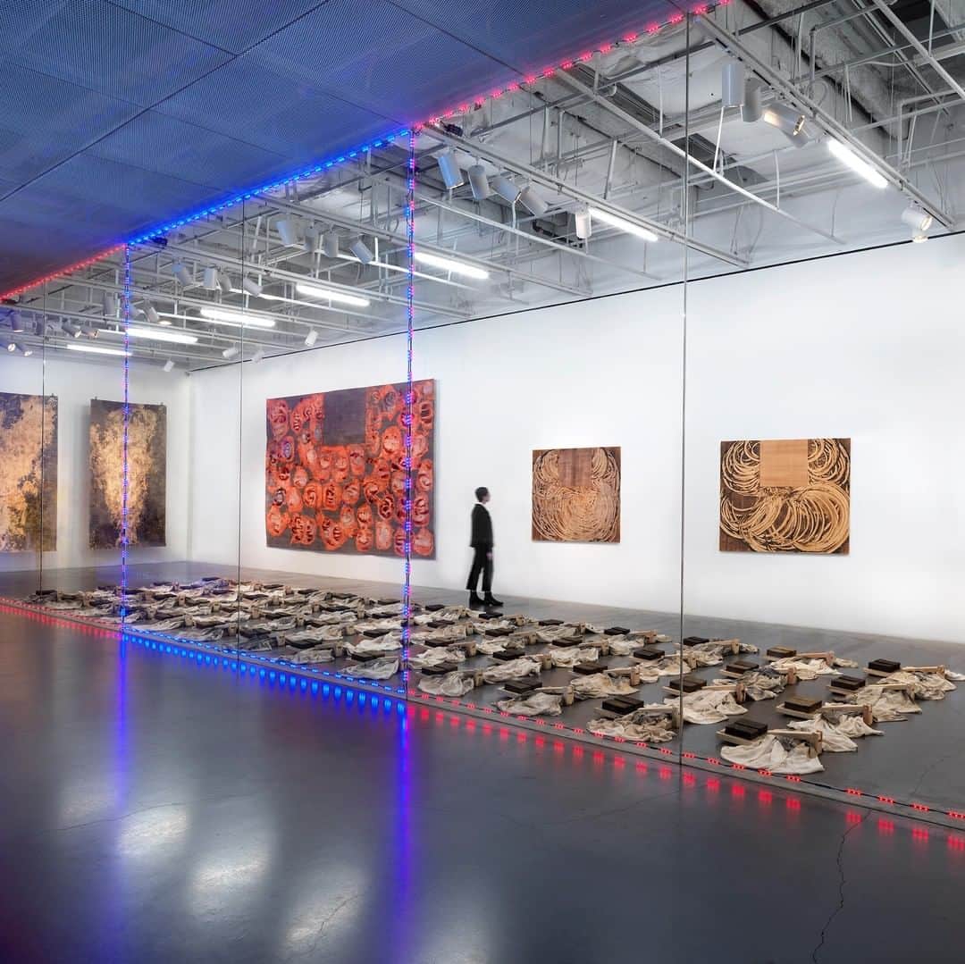 ニュー・ミュージアム・オブ・コンテンポラリー・アートさんのインスタグラム写真 - (ニュー・ミュージアム・オブ・コンテンポラリー・アートInstagram)「🚨 Don't miss the final week to see "Carmen Argote: As Above, So Below." Our presentation of Argote's new and recent paintings, large-scale works on paper, and  sculptural installation closes Sunday, January 5. #CarmenArgote @carmen.argote ⠀⠀⠀⠀⠀⠀⠀⠀⠀⠀⠀⠀ Photo: @dariolasagni」12月31日 5時18分 - newmuseum