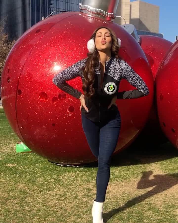 ホープ・ビールのインスタグラム：「New Bang Flavor, say whattttt!  Perfect for the holidays and the new year!  @BangEnergy  Inventor of #BangEnergy #EnergyDrink @BangEnergy.CEO  Outfit from @BangRevolution.Apparel」