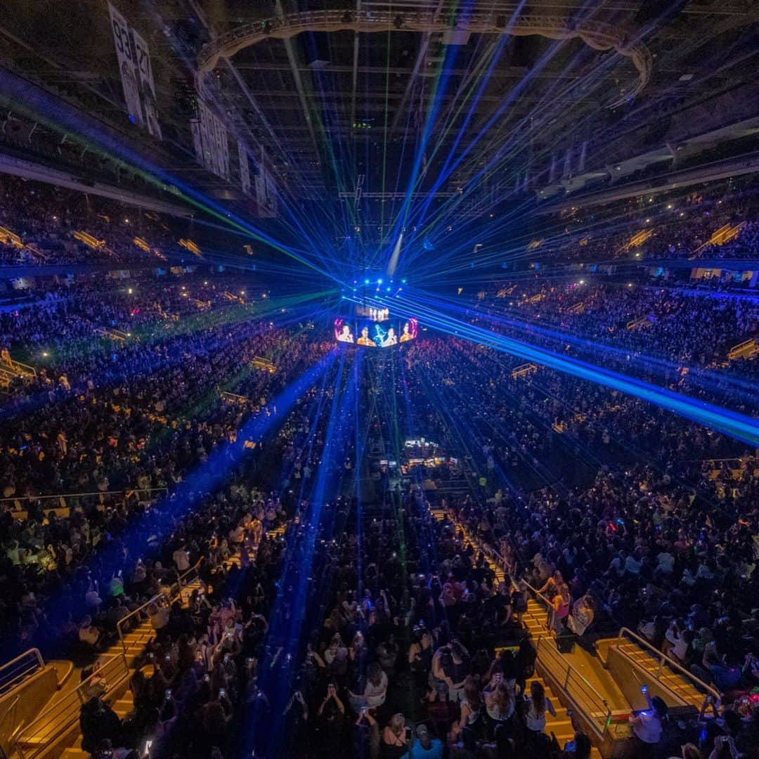 backstreetboysさんのインスタグラム写真 - (backstreetboysInstagram)「This year we completed our Las Vegas residency and started the journey that is the #DNAWorldTour. Man, we are so happy to be doing what we love after all these years ❤️ Couldn’t have done it without you all! #BSB2019 #KTBSPA」12月31日 5時15分 - backstreetboys