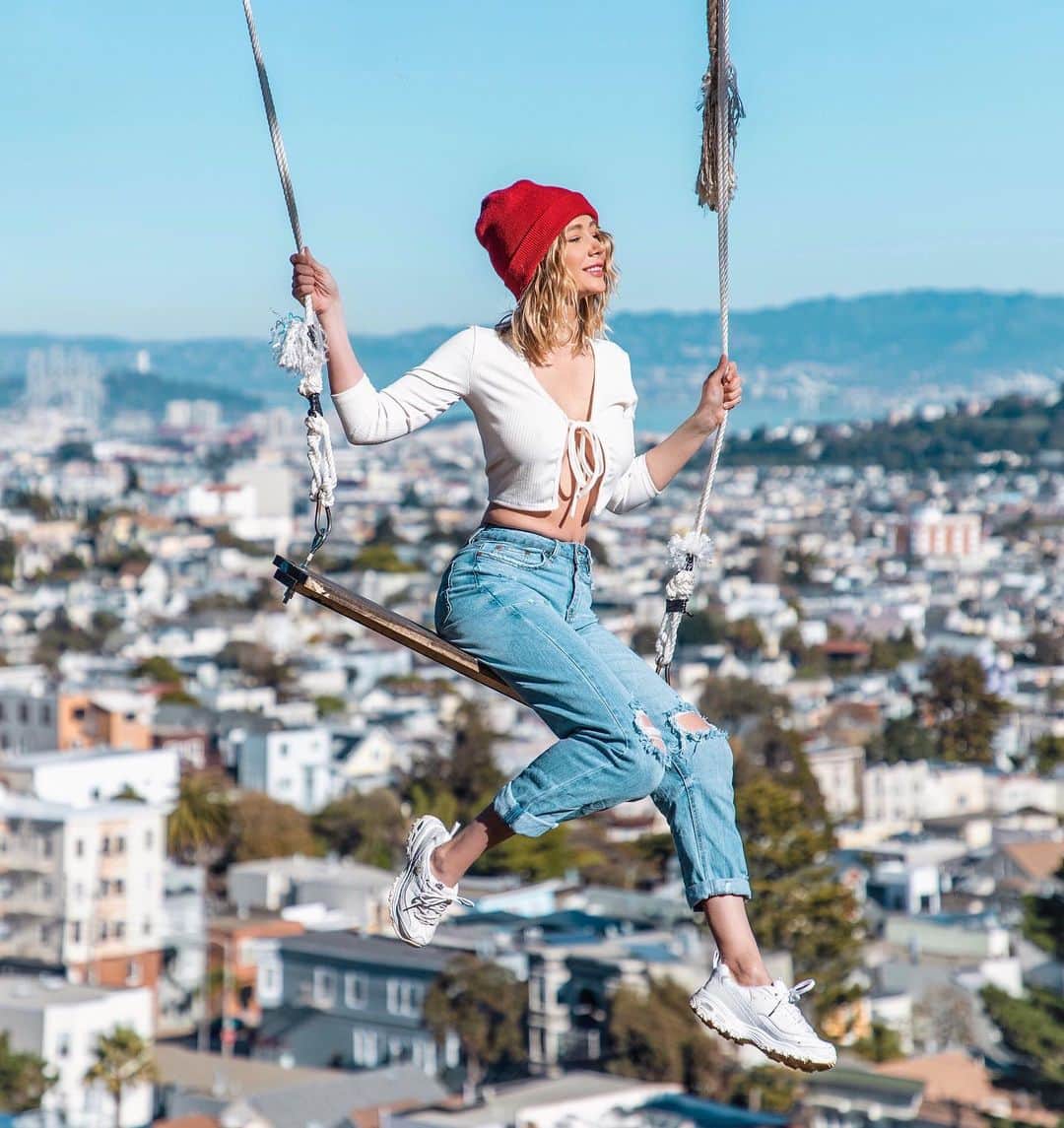 サラ・ジーン・アンダーウッドさんのインスタグラム写真 - (サラ・ジーン・アンダーウッドInstagram)「Swinging over the city in @fashionnova (ad) 🤗 I’m really falling in love with San Francisco ❤️ . Top “keep them tied top” Jeans “keepin me stressed boyfriend jeans” . #novababe #sanfrancisco #california #californiaadventure」12月31日 5時21分 - saraunderwood