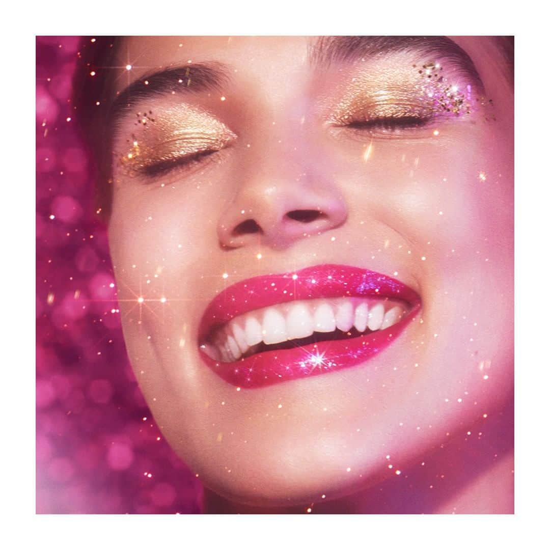 Lancôme Officialさんのインスタグラム写真 - (Lancôme OfficialInstagram)「Let your New Year's Eve make-up look reflect your sparkling personality and explode with glimmering joy. What was your happiest moment of 2019? Share your happiness in the comments.  #Lancome #NYE2020 #NYEMakeUp​」12月31日 5時59分 - lancomeofficial