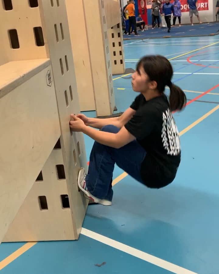 のインスタグラム：「Weird Dyno challenges😂 👕 @ampisound 🎥 @naganegionene  #parkour #parkourgirl #girlspower #girlparkour #freerunning #parkourgirls #seeanddo #dyno #traceuse #traceur #running #training #activity #movemet #traceuselife #パルクール #パルクール系女子 #女子トレーサー #フリーランニング #トレーニング #趣味 #フィットネス #跑酷」