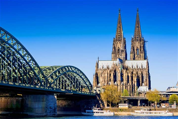 Lonely Planetさんのインスタグラム写真 - (Lonely PlanetInstagram)「With a world-famous cathedral, trendy neighborhoods and a unique local beer scene, Cologne’s time has finally come. Tap the link in our bio to find out how to spend the perfect weekend in this German city.」12月31日 6時06分 - lonelyplanet