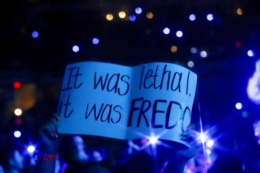 Alfredo Floresのインスタグラム：「our little inside joke for years that became public this year haha love u @arianagrande and shout out to everyone who screamed this at me during the shows #sweetenertour #breakfree」