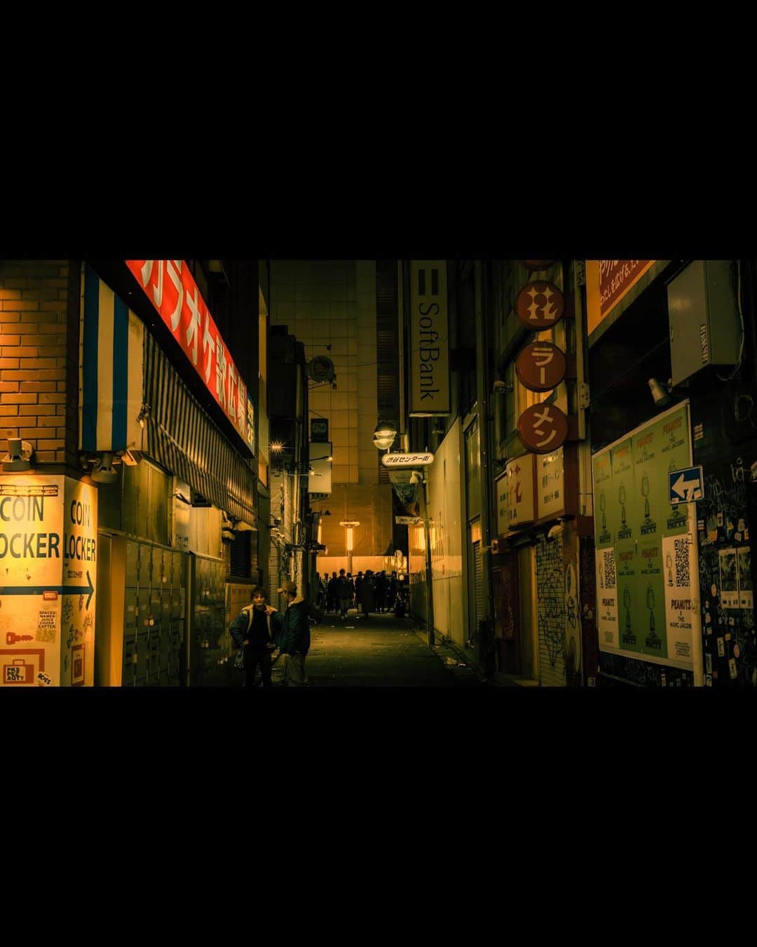 羽坂譲人さんのインスタグラム写真 - (羽坂譲人Instagram)「Shibuya 20XX . . . . . #way2ill #gramslayers #hypebeast #hbouthere #hypebeastart #highsnobiety #hsdesign #hsinthefield #nightwalkermagazine #depthobsessed #classicsmagazine #NIGHTSHOOTERS #streetsgrammer  #35mm #magazine35mm #photocinematica #leica #leica_camera #leicaphoto #leicaphotography #nowherediary #leicam10p #summilux #life_is_street #forthetones #cineminer #worldviewmag」12月31日 6時45分 - _f7