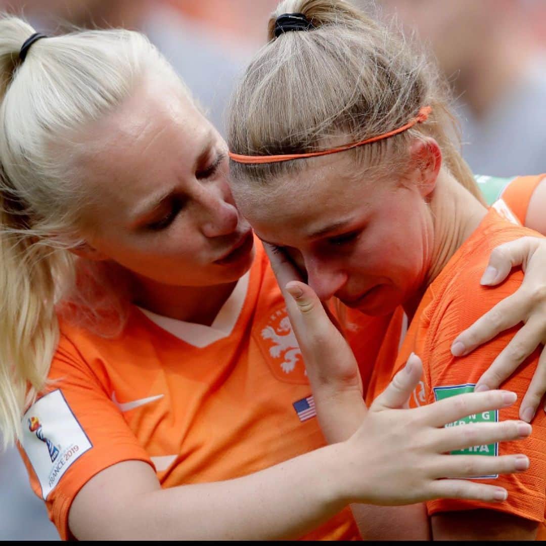ジャッキー・グローネンさんのインスタグラム写真 - (ジャッキー・グローネンInstagram)「Never been happier, broke my heart🥈, things stayed the same, things changed.  What a year 🥰」12月31日 6時50分 - jackie_groenen_14