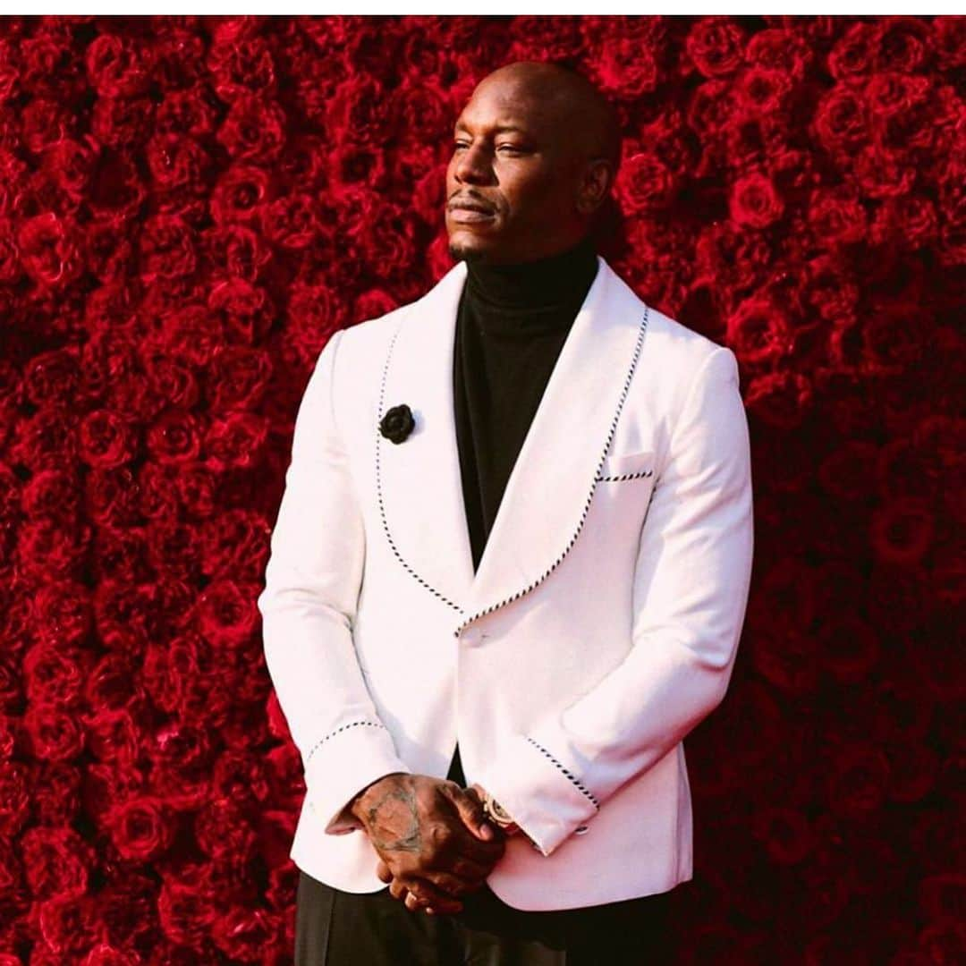 スヌープ・ドッグさんのインスタグラム写真 - (スヌープ・ドッグInstagram)「Happy. C. Day. To my dear brother and. Family member @tyrese  u allways party for us tonight we celebrate u 👊🏾🔥💯🎁」12月31日 7時20分 - snoopdogg