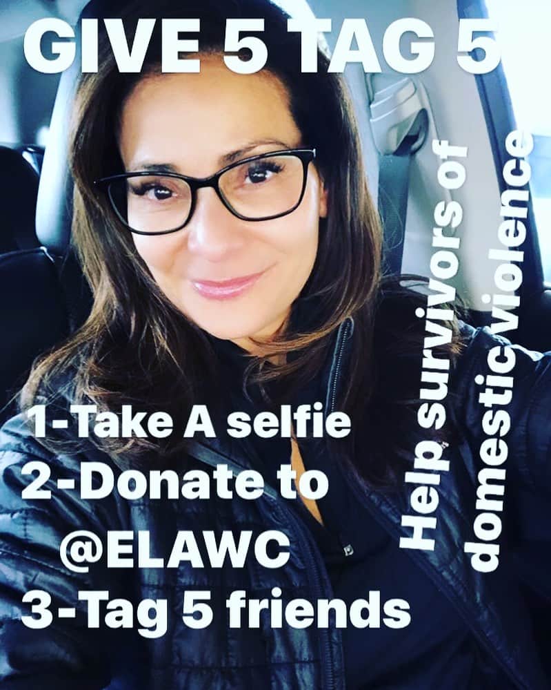 コンスタンス・マリーさんのインスタグラム写真 - (コンスタンス・マリーInstagram)「We all love selfies right? How about today we use them to help survivors of domestic violence! 1-Take a selfie 2-Donate $5 to E.LA Women’s Center @ELAWC (link in my bio) 3-Tag 5 friends 💥  BAM! Your selfie skills have been used for a@good cause! I have personally worked with@ELAWC for years and they are the real deal!! #PeopleHelpingPeople #Selfie #PayItForward #MotivationMonday」12月31日 7時15分 - goconstance