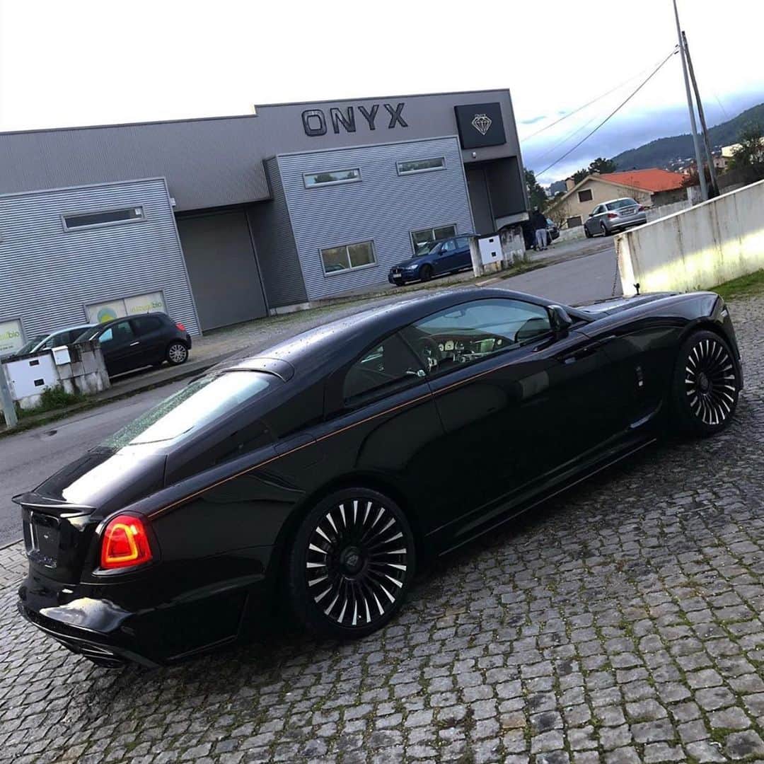 CarsWithoutLimitsさんのインスタグラム写真 - (CarsWithoutLimitsInstagram)「Onyx Wraith Photo @onyx_portugal  #carswithoutlimits #wraith」12月31日 7時19分 - carswithoutlimits