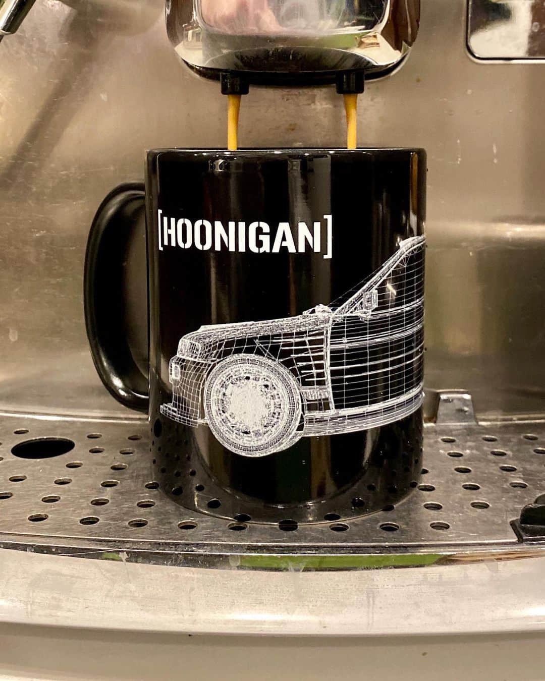 ケン・ブロックさんのインスタグラム写真 - (ケン・ブロックInstagram)「Coffee mug of the day: my Ford Escort RS Cossie V2, wire frame illustrated by @AshThorp, and made by @TheHoonigans. It never gets old seeing your own rally car for breakfast! #wireframe #carartcup #BlockEscortCossieV2」12月31日 7時21分 - kblock43