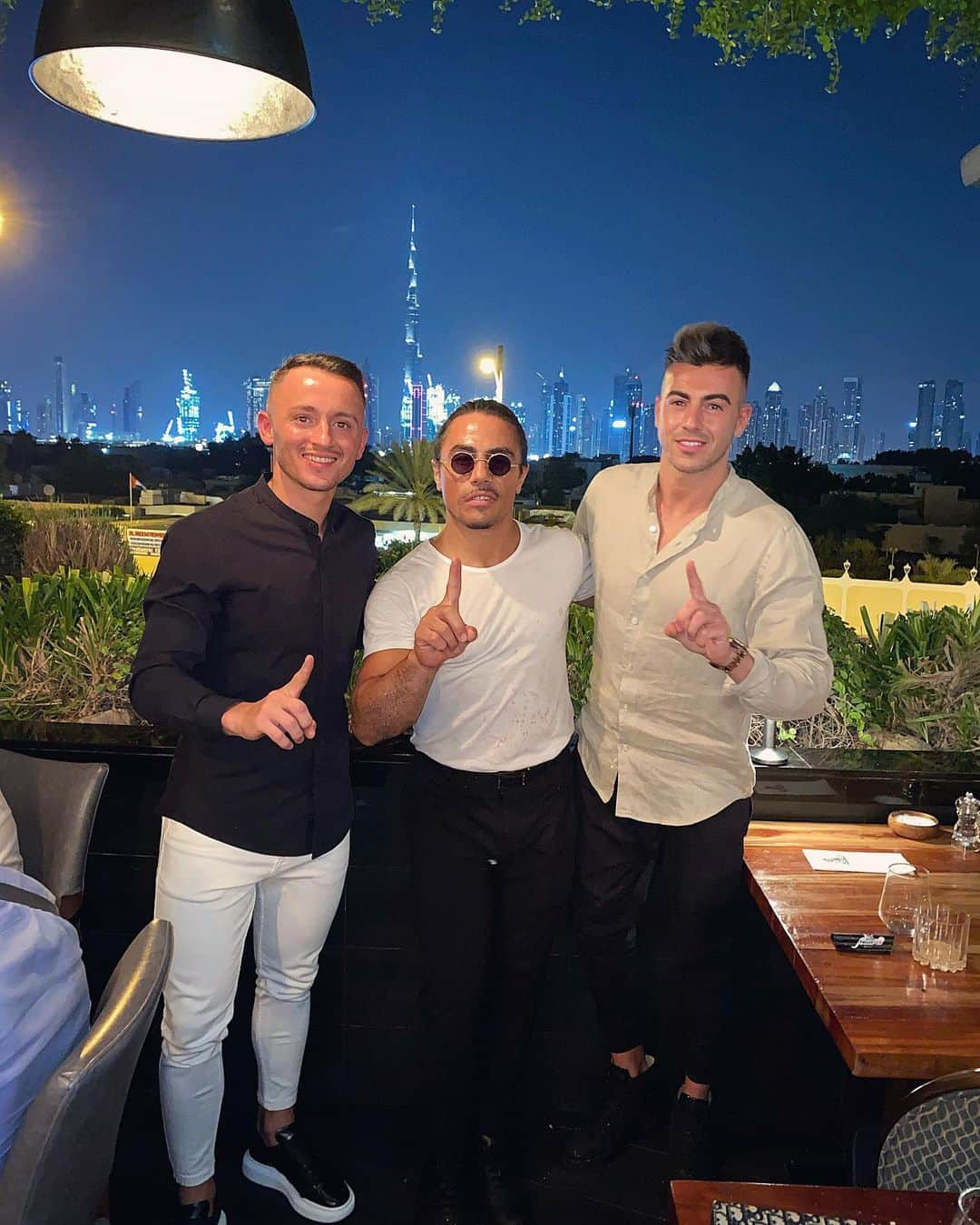 ステファン・エル・シャーラウィさんのインスタグラム写真 - (ステファン・エル・シャーラウィInstagram)「Da Mykonos a Dubai🔪🥩😁🙌🏼✨」12月31日 7時27分 - stewel92