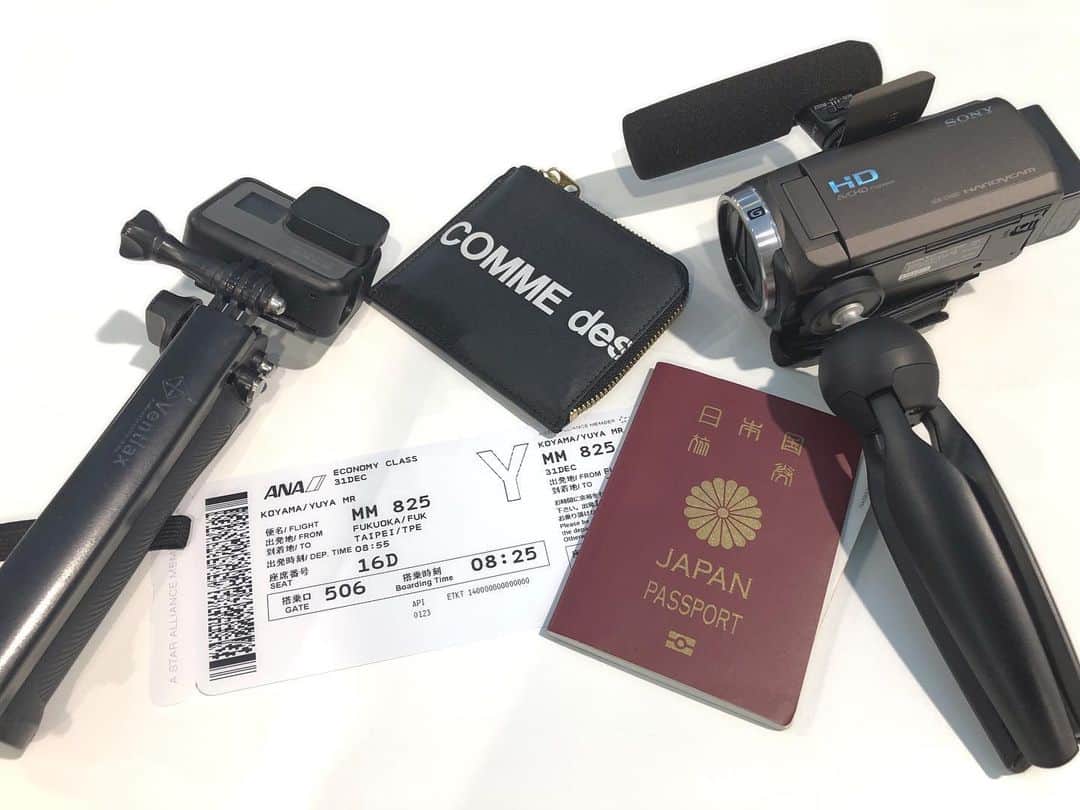 のインスタグラム：「本日からしばらく日本を離れます！ 年越しも 今回は#台湾　へ ほぼノープランなんで よかったらオススメの場所やご飯など教えてください。 台湾のカウントダウン参加できるとよいな！ 世界の色々をしっかり学んで、観光し、また美髪作りに戻ってきます。 #ストーリーの方に主に海外の様子をあげたいと思います 前回のフィリピン動画はお蔵入りになるくらい酷かったので今回は しっかり YouTubeの撮影もじゃんじゃんしてくるので 海外編公開お楽しみに！ ちなみにLINEでのご予約の受け付けは滞在中でもできます。 電話は繋がらないと思うのでよろしくお願い致します。 楽しみだー！ それでは明日も美髪に。 #海外旅行#台湾旅行#旅行#海外#YouTube#とりあえず現地集合のため1人で行くのは少し怖い#台北#台北旅行」