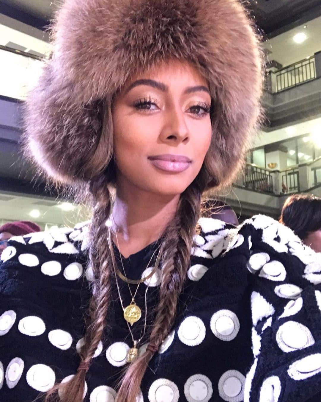 ケリー・ヒルソンのインスタグラム：「We southern gals get a lil dramatic in the cold... ❄️🥶❄️」