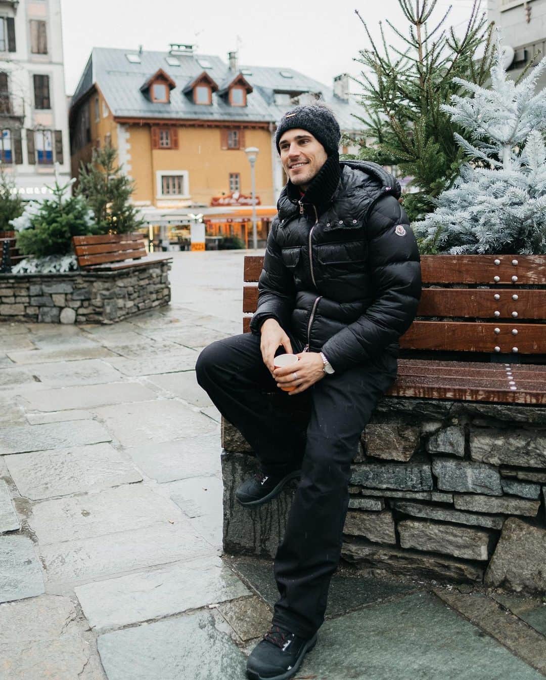 リッツ・カールトンさんのインスタグラム写真 - (リッツ・カールトンInstagram)「From the timeless corridors of The Ritz-Carlton Hotel de la Paix, #Geneva to the snowy slopes of the Alps, Switzerland welcomed @corentingruson and @ebradley_co to a winter wonderland. #PaidPartner⁣ ⁣ #Switzerland #Europe #Swiss #SwissAlps #Alps #Zermatt #Chamonix #Winter #WinterGetaway #WinterWonderland #Chandelier #Design #Mountain #Ski #Skiing #Travel #Travelgram #InstaTravel #TravelDiaries #RCPartner」12月31日 8時07分 - ritzcarlton