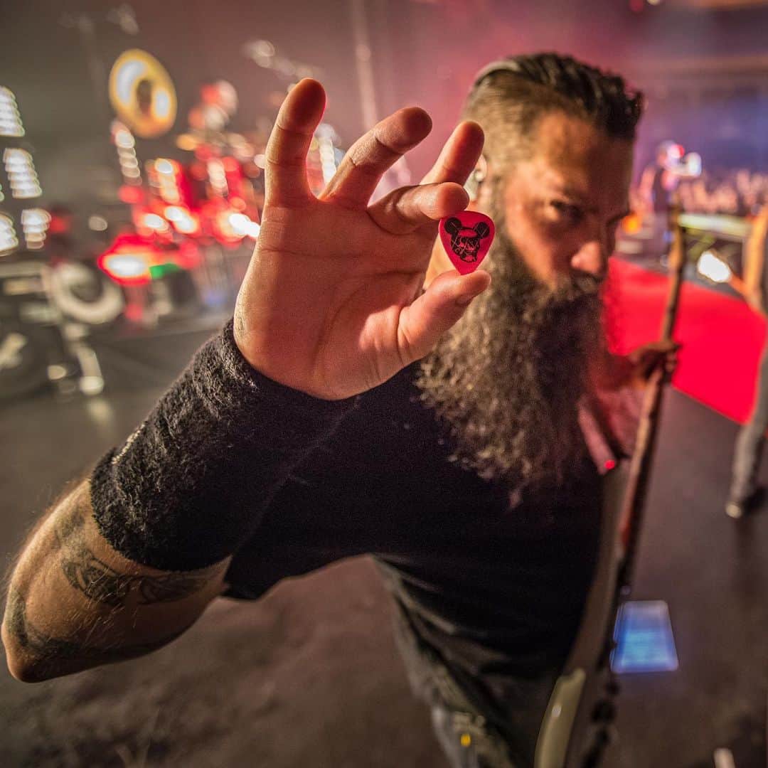 Stone Sourのインスタグラム：「Our Flash Sale items are selling out. Pick up a #StoneSour hoodie, tee, and accessory for 50% off today before they’re gone - link in bio.」