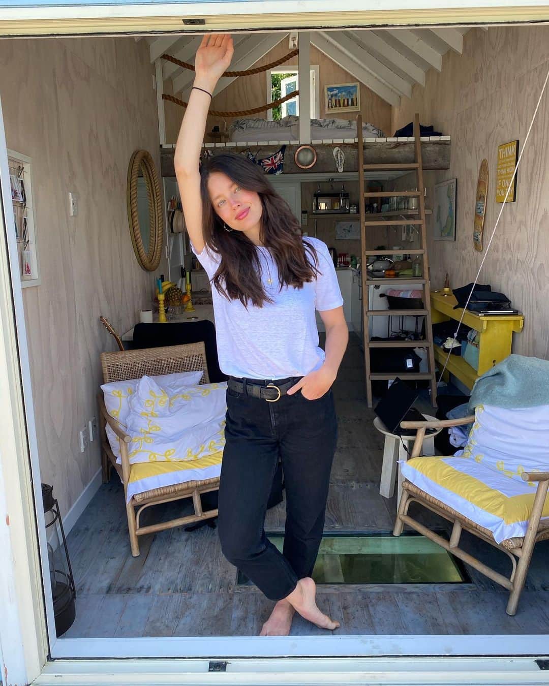 エミリー・DiDonatoのインスタグラム：「Tall girl in a tiny house 🏡」