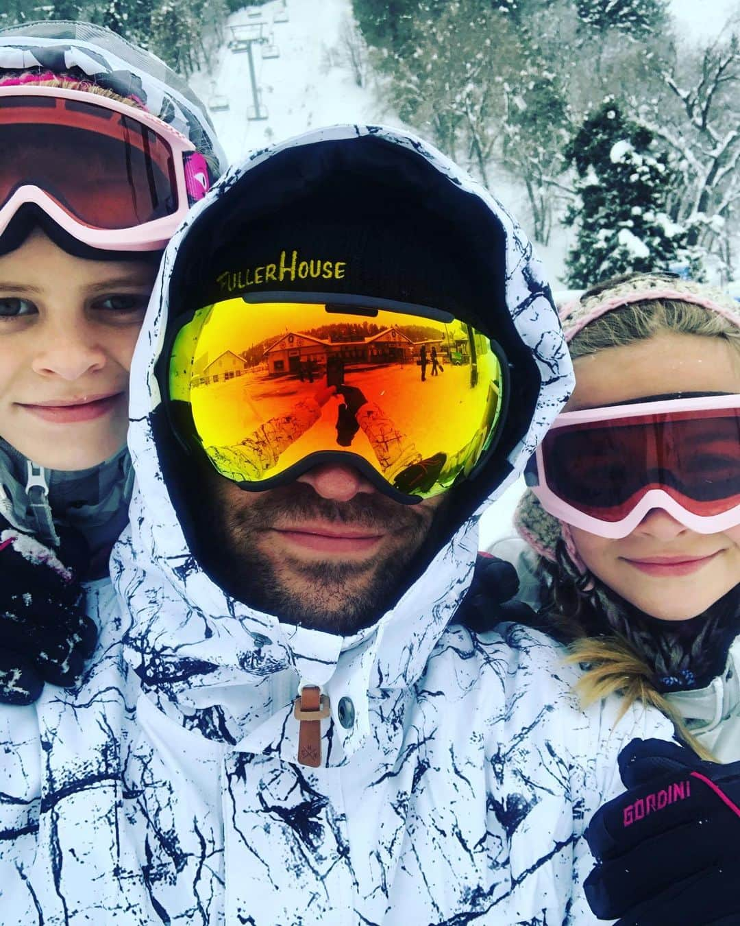 ジョン・ブラザートンさんのインスタグラム写真 - (ジョン・ブラザートンInstagram)「#daddydaughterdate ⛷🏂⛷ in fresh #pow ❄️❄️❄️ . . . . . Missin mama though  @ali.brotherton . . . 🙏👆🤙」12月31日 8時33分 - johnbrotherton