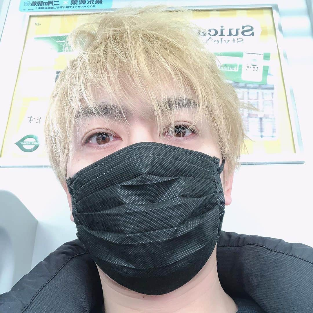 中村友也さんのインスタグラム写真 - (中村友也Instagram)「はじめての…黒マスク😷 これから年内最後の練習へ🏀 #中村友也 #チョモ #埼玉ブロンコス #2019最後の練習 #はじめての黒マスク #ゆにちゃーむ  #朝だよ」12月31日 8時33分 - tomoya_nakamura19