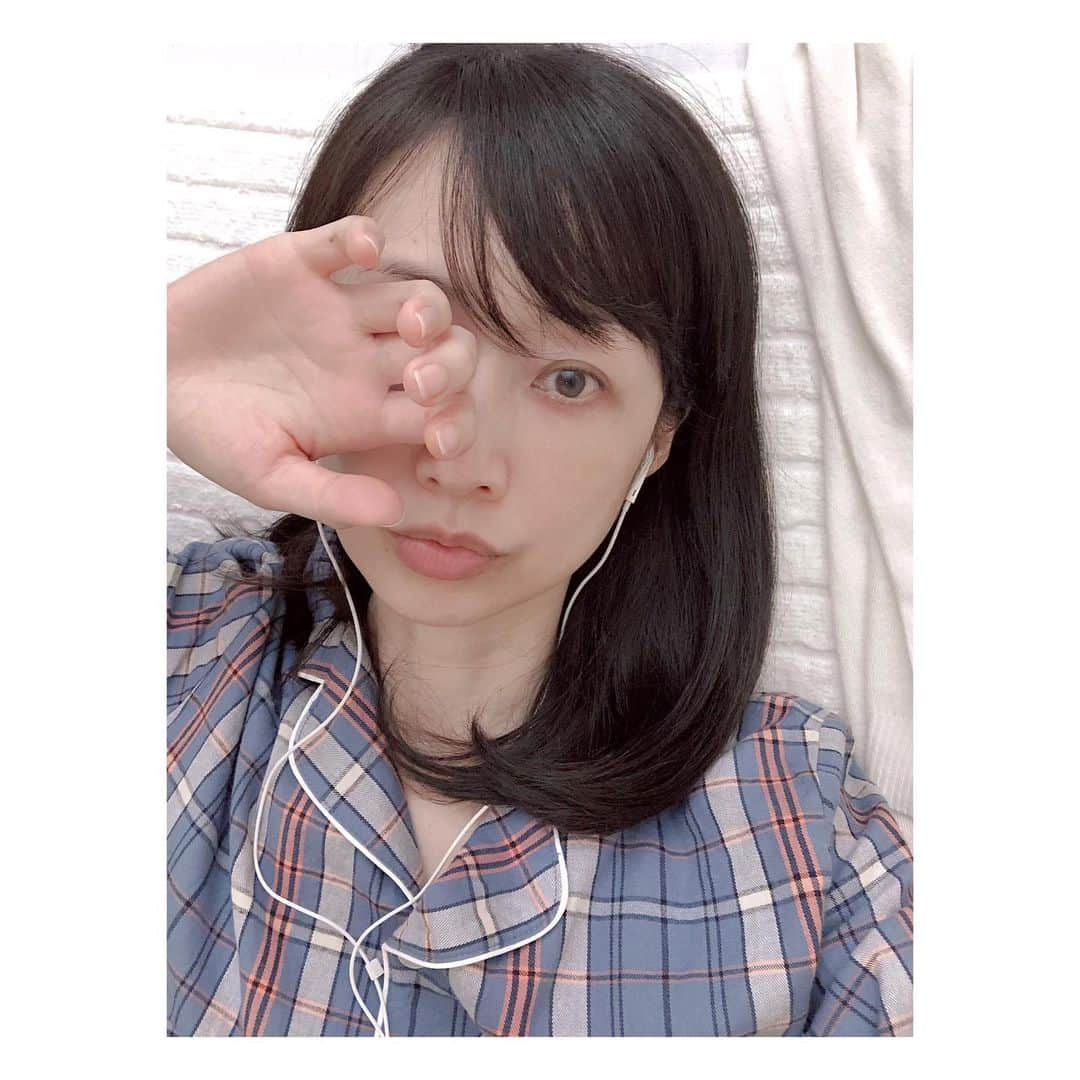 理絵さんのインスタグラム写真 - (理絵Instagram)「今日で2019年も終わり  私の中で今年一番の出来事といえば5月の入院！それしかないです  なんとなく…自分はよく病院には通っているけれど入院とは無縁だと勝手に思っていました  しかし入院！しかも開腹手術！しかもしかも子宮全摘！想像もしていなかった未来がやってきてしまいました  ちゃんと検診していたなかでのわりと急な出来事(子宮肉腫の疑い)だったのでビックリしたけれど  この一連の出来事で今年で厄が落とされて来年は良い一年になるんだと前向きにとらえています  なので明日からの2020年は良い年決定  写真は入院中の自分です  #model #actress #modella #attrice #모델 #여배우 #子宮筋腫 #開腹手術 #子宮全摘 #子宮全摘出 #子宮筋腫開腹手術 #tokyo #japan」12月31日 8時42分 - ____rie____