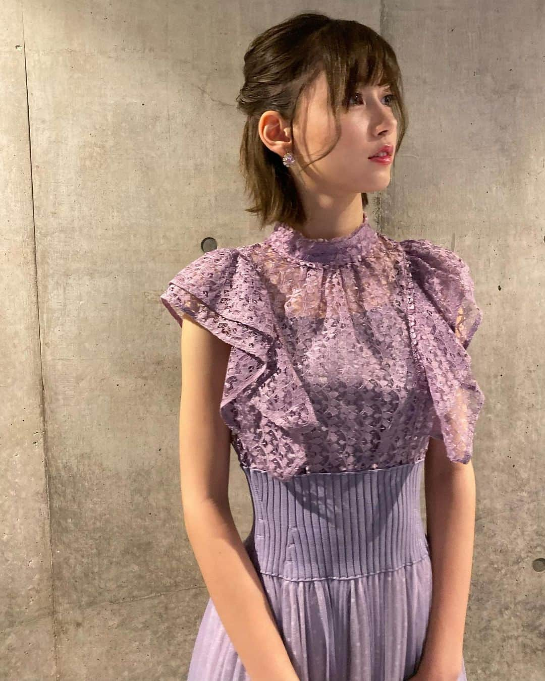 ゆきりぬさんのインスタグラム写真 - (ゆきりぬInstagram)「今年ももう終わりですね。 なんだか時が経つのが年々早くなってる😂 今年は念願のチャンネル100万人を達成したり自分の夢を発見したり自分にとって実りのある年でした。 こんな風に今年を終えられたのもひとえに視聴者の皆さんのお陰だと思っています。 来年はYouTubeは勿論、ファッションも色々頑張っていけたらいいなって思っています！ それでは皆さん良いお年をお迎えください💫 . . 写真は今年のYTFFの100万人ステージでの写真です〜 トップスは @snidel_official のドレスだよ。 スタイリストさんに選んでいただきました〜！ その為小物と靴はどこのだか分からない😨ごめんね！ でもこの可愛らしいドレスで素晴らしいステージに立てたことは本当にいい思い出になりました！ . . #snidel #ytff」12月31日 19時47分 - yukirin_u