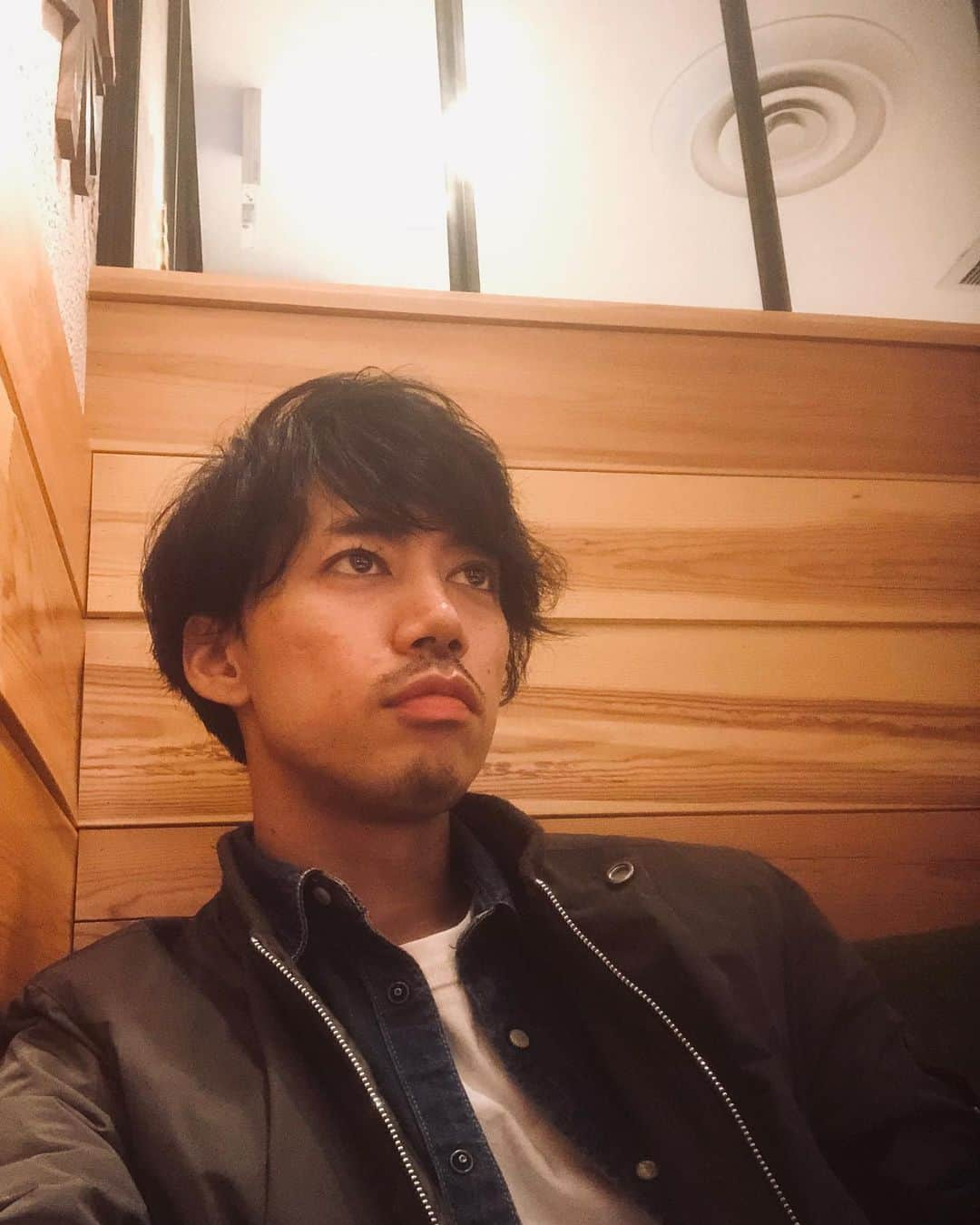 藤田朋生のインスタグラム：「2019年もお世話になりました。 もっとヒゲの似合う男になりたいと思います。 皆さま、良い年をお迎えください🎍  #今年も濃かった #内容も #顔も」