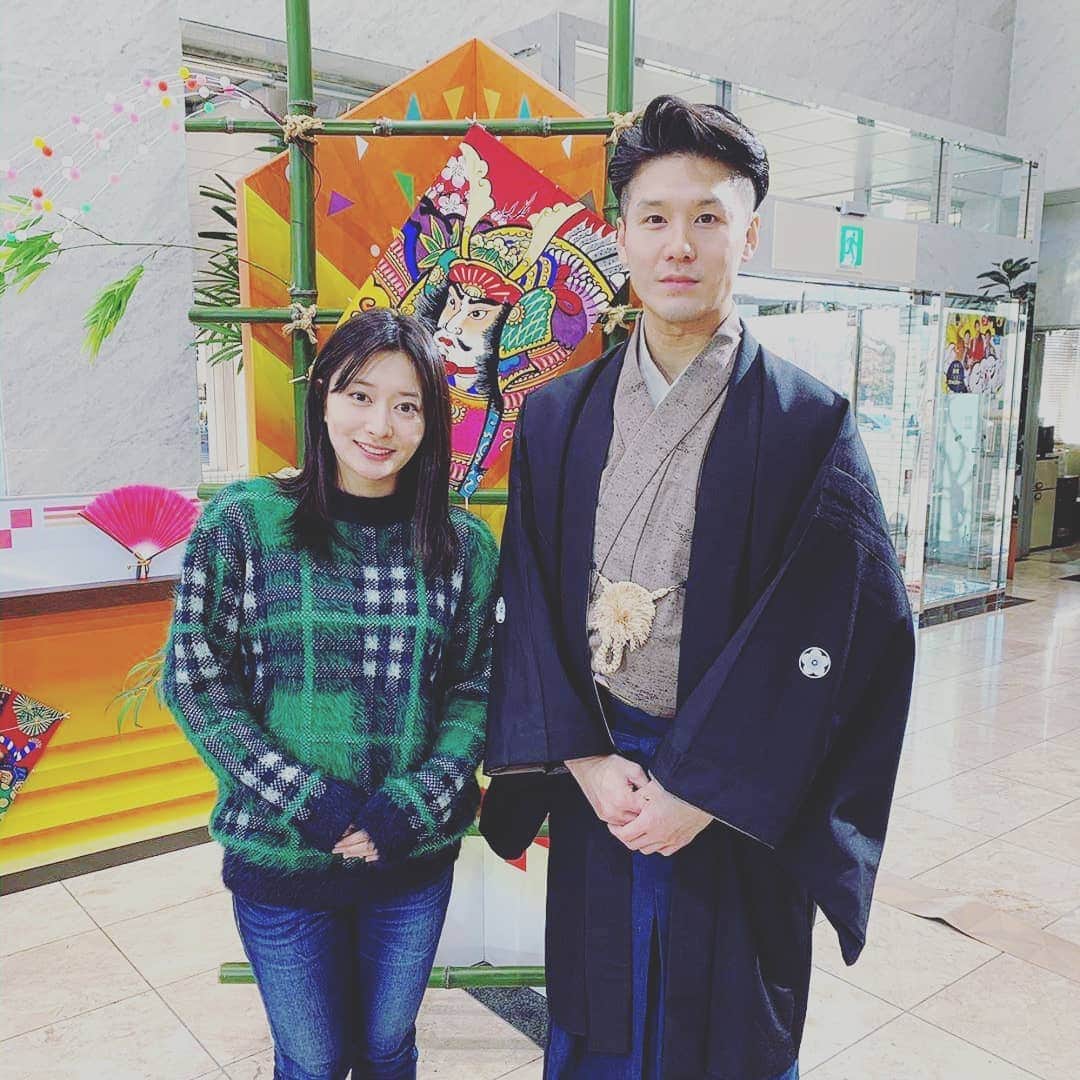 梅川壱ノ介（舞踊家）のインスタグラム：「明日は、TOSテレビ大分 開局５０周年記念 特別番組《アタック大分２０２０》 令和の正月！初舞台  にゲスト出演させて頂きます。新人アナウンサー吉良さんの初挑戦のお手伝いをさせて頂きました。同じくゲストの後藤郁さんと。  2020/1/1（元旦） 10:30から生放送です。  #後藤郁 #梅川壱ノ介 #テレビ大分 #元旦 #新年」