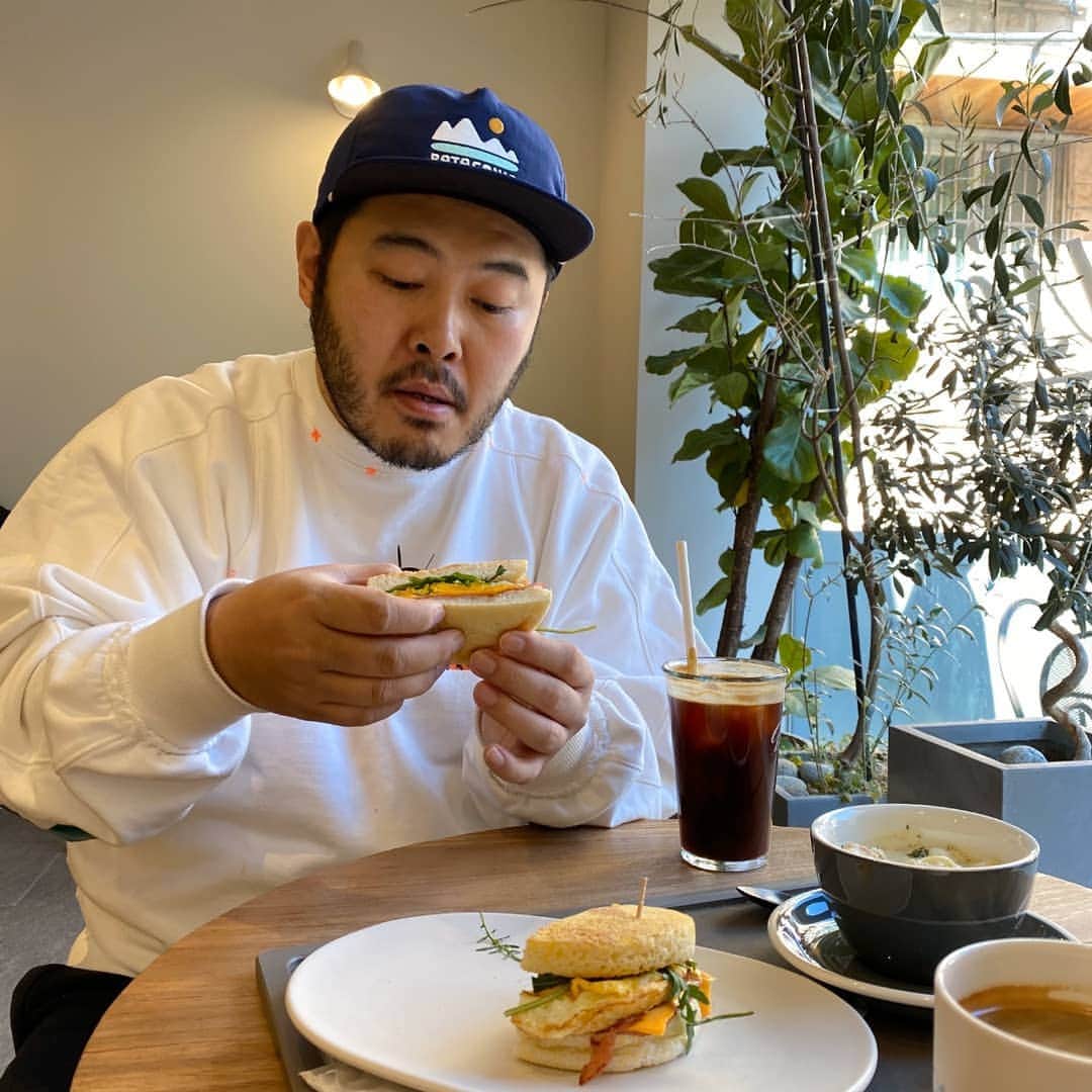 キム・ギバンのインスタグラム：「. 깔끔하게 정리했습니다.. 2019년 안좋은 기억은 다 날려버리세요!! 새해 복 많이 받으세요!!!! . #잘가라2019」
